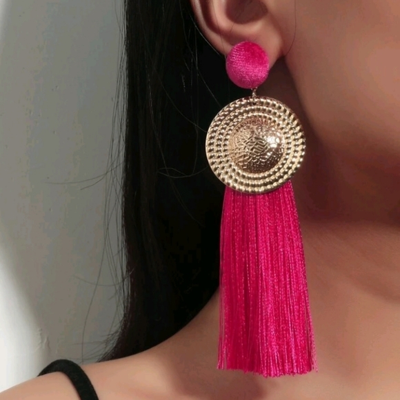 Tassel earring - Picture 2 of 2